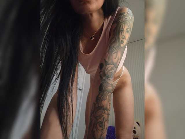 Black_chick live webcam show