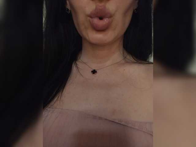 Mikki88K live cam on BongaCams