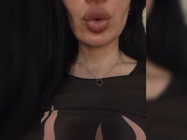 Mikki88K's BongaCams show and profile