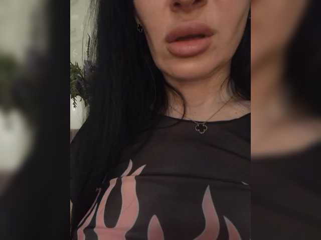 Mikki88K's BongaCams show and profile