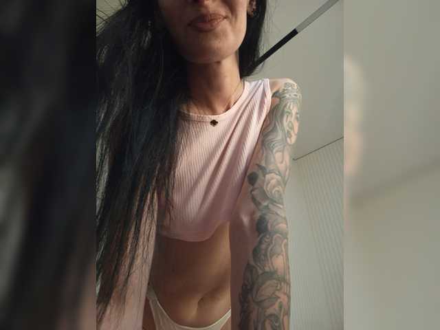 Mikki88K live cam on BongaCams