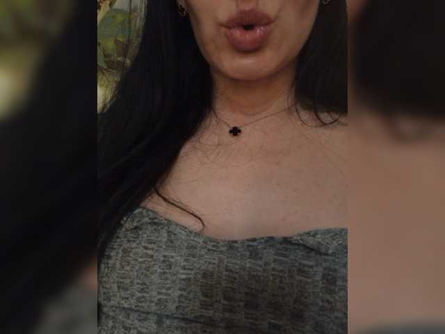 Black_chick live cam preview