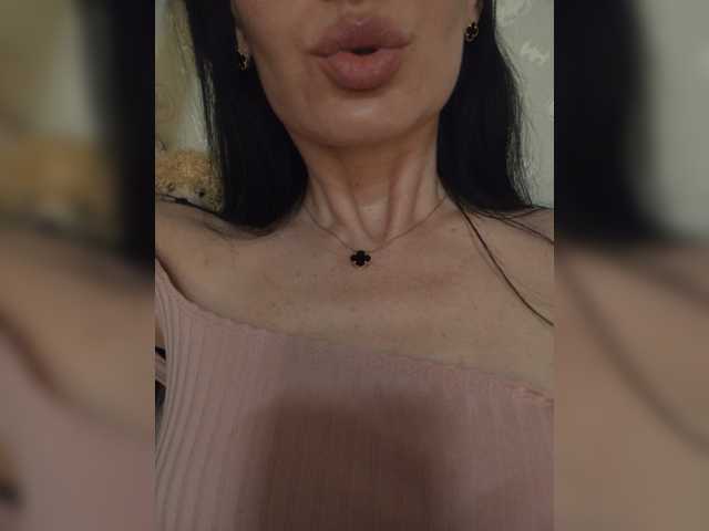 Black_chick live webcam show