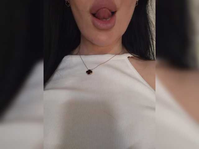 Mikki88K's BongaCams show and profile