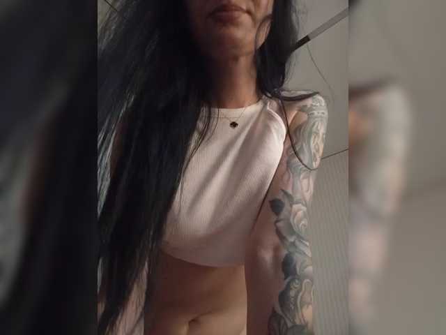 Mikki88K live cam on BongaCams