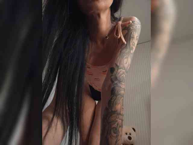 Black_chick webcam