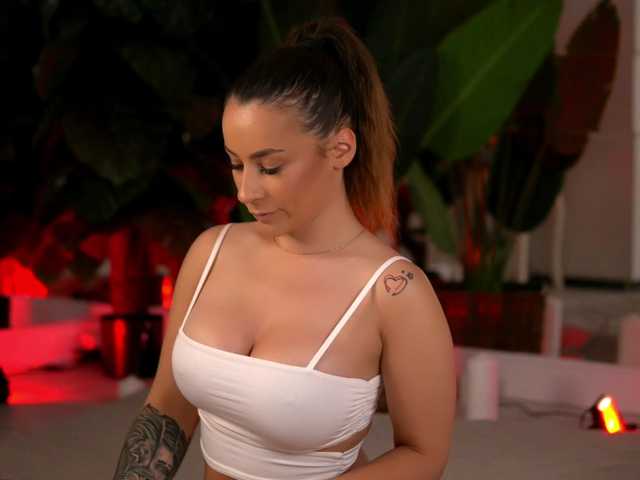 AvaReed live cam on BongaCams