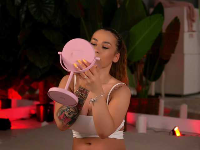 AvaReed live cam on BongaCams