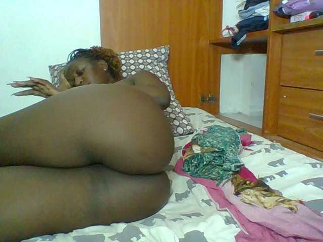 Chocolateskin4 live cam on BongaCams