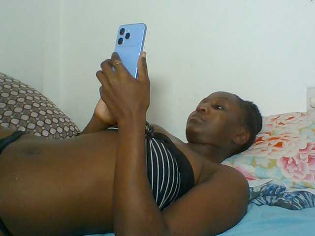 Chocolateskin4 live cam on BongaCams