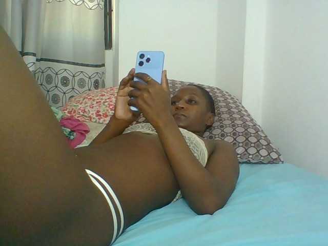 Chocolateskin4 live cam on BongaCams