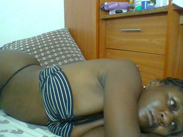 le modèle Chocolateskin4 est en webcam porno dans un show sur le site bongacams, il possède les tags suivants: Ebony,Redhead,Hairy