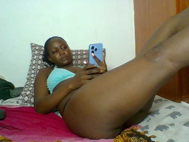 Chocolateskin4 live cam on BongaCams