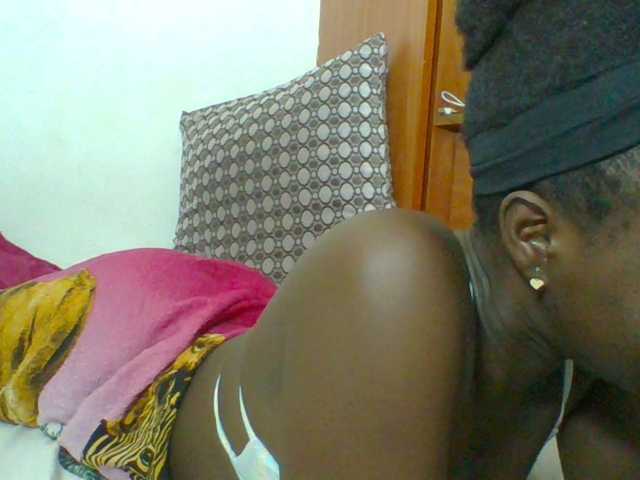 Chocolateskin4 live cam on BongaCams