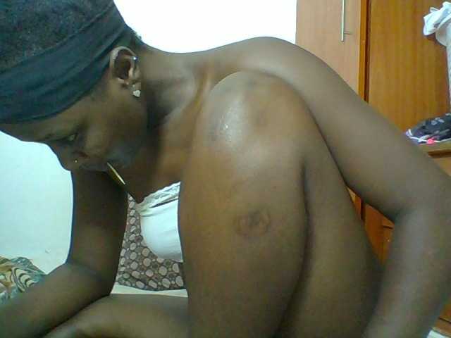 Chocolateskin4 live cam on BongaCams