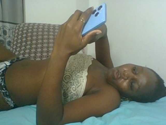 Chocolateskin4 live cam on BongaCams