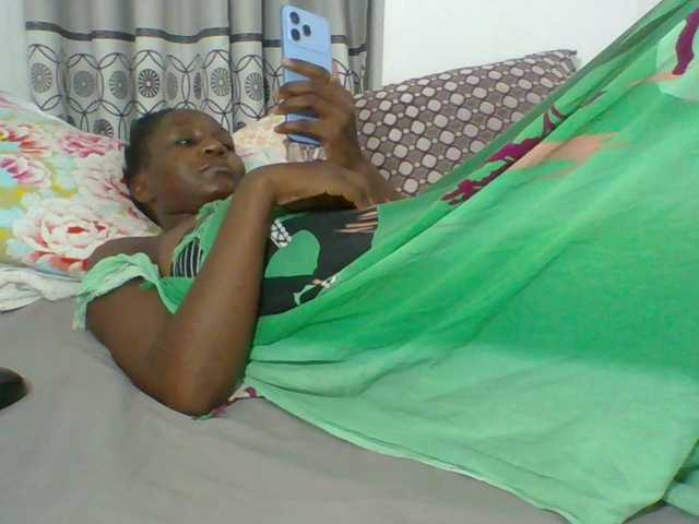 Chocolateskin4 live cam on BongaCams