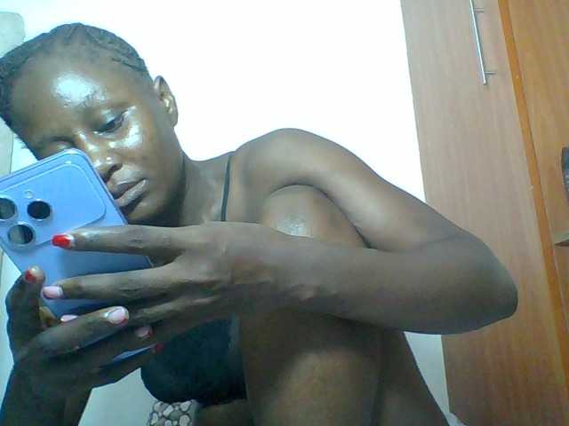 Chocolateskin4 live cam on BongaCams