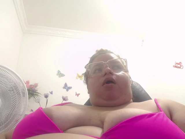 lexxy-bbw live cam on BongaCams