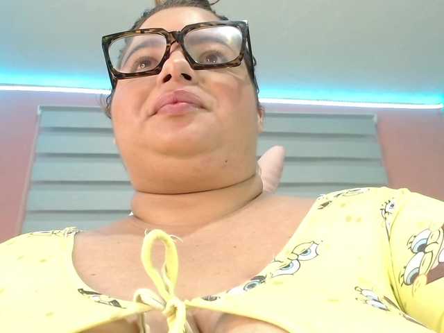 lexxy-bbw live cam on BongaCams