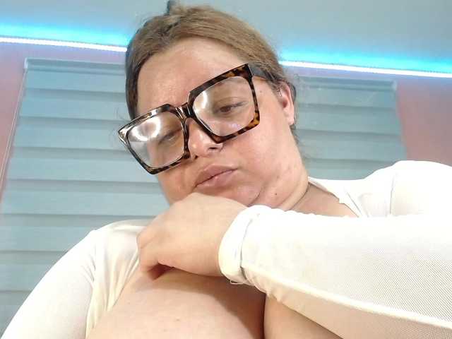 lexxy-bbw live cam on UnifiedCams