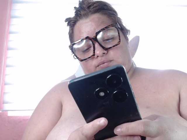 lexxy-bbw live cam on BongaCams
