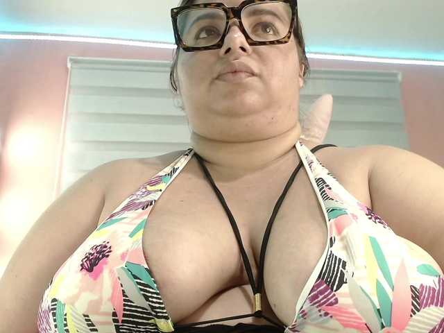lexxy-bbw live cam on BongaCams