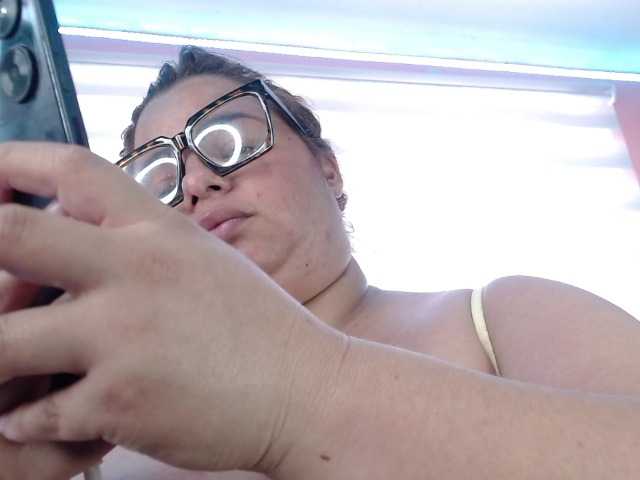 lexxy-bbw live cam on UnifiedCams