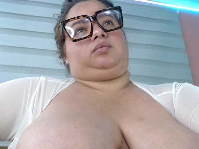 lexxy-bbw live cam on UnifiedCams