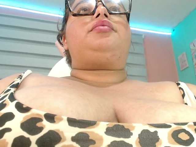 lexxy-bbw live cam on BongaCams