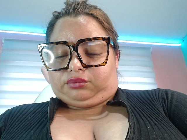 lexxy-bbw live webcam show
