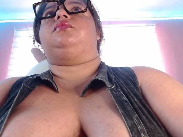 lexxy-bbw live cam on BongaCams