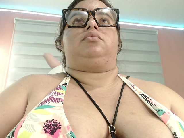 lexxy-bbw live cam on BongaCams