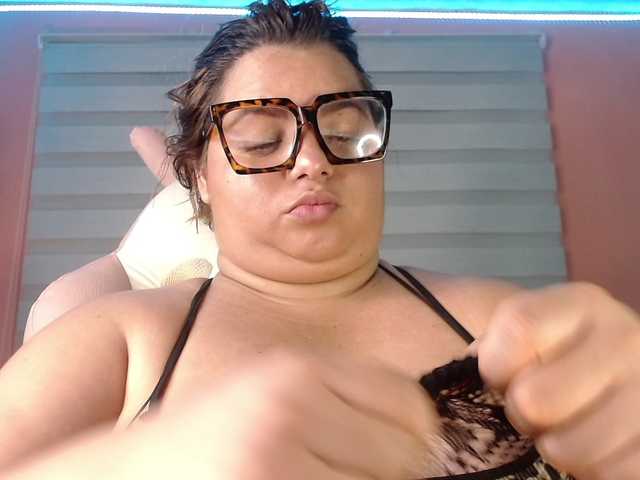 le modèle lexxy-bbw est en webcam porno dans un show sur le site bongacams, il possède les tags suivants: Latino/Hispanic,Redhead,Trimmed