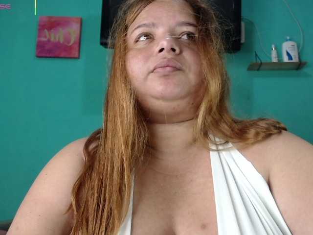 lexxy-bbw live cam on UnifiedCams