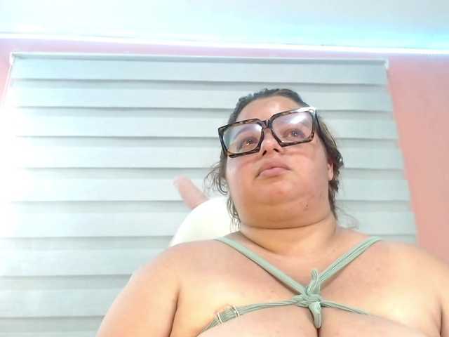 lexxy-bbw live webcam show