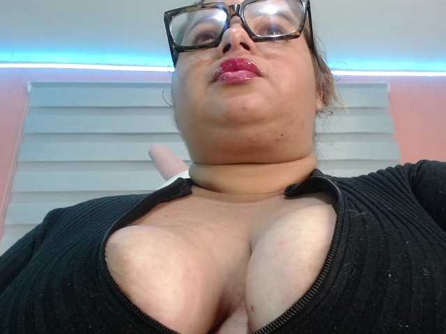 lexxy-bbw live webcam show