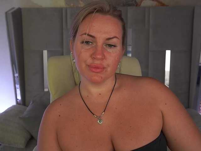 KiraCandyS live cam on BongaCams