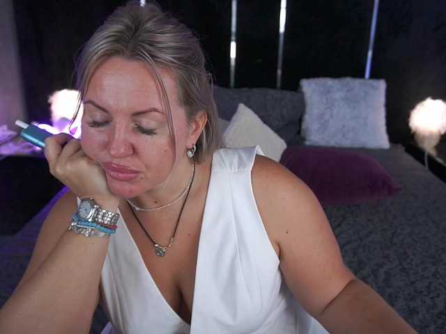 KiraCandyS live webcam show