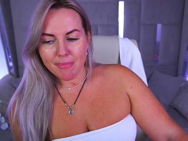 KiraCandyS live cam on BongaCams