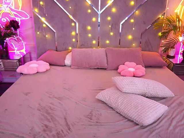 KiraCandyS's BongaCams show and profile