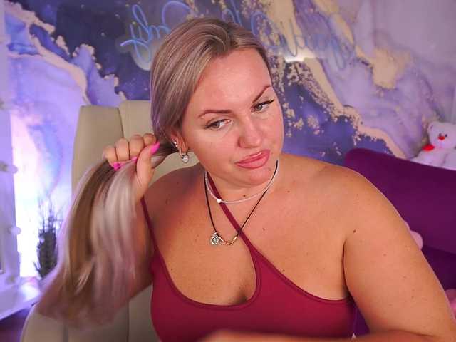 KiraCandyS live webcam show