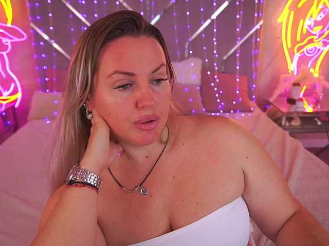 KiraCandyS live cam on BongaCams