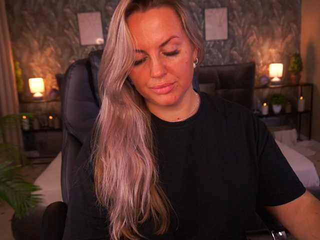 KiraCandyS live cam on BongaCams