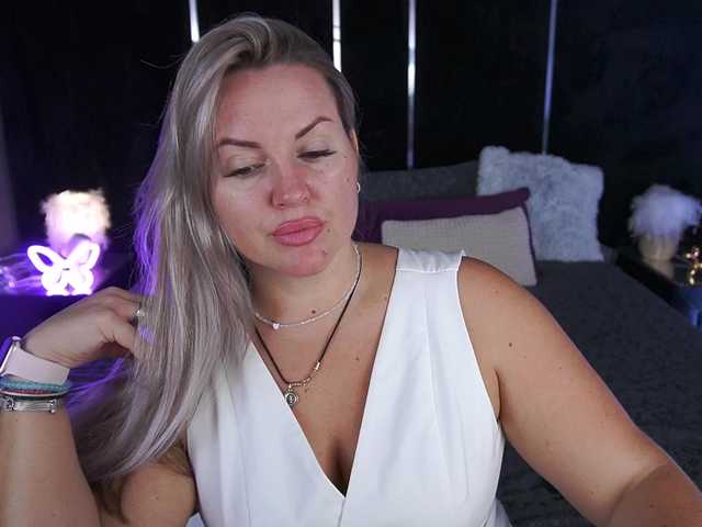 KiraCandyS live cam on BongaCams