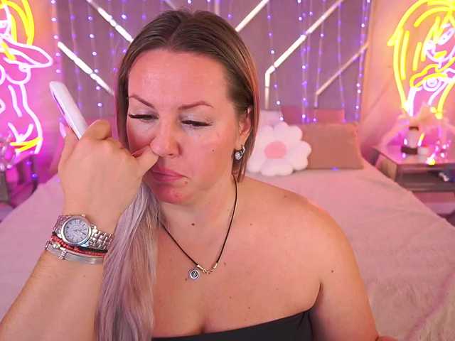 KiraCandyS live cam on BongaCams