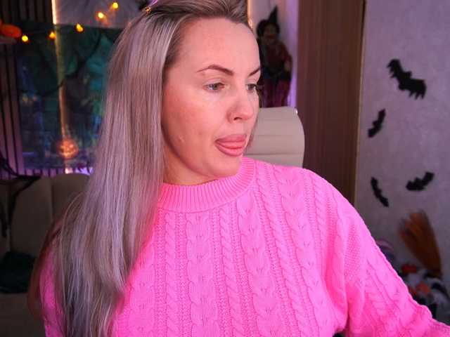 KiraCandyS live cam on BongaCams