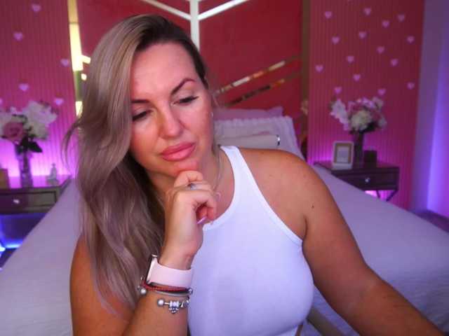 KiraCandyS live cam on BongaCams