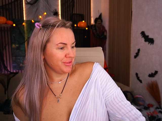 KiraCandyS live cam on BongaCams