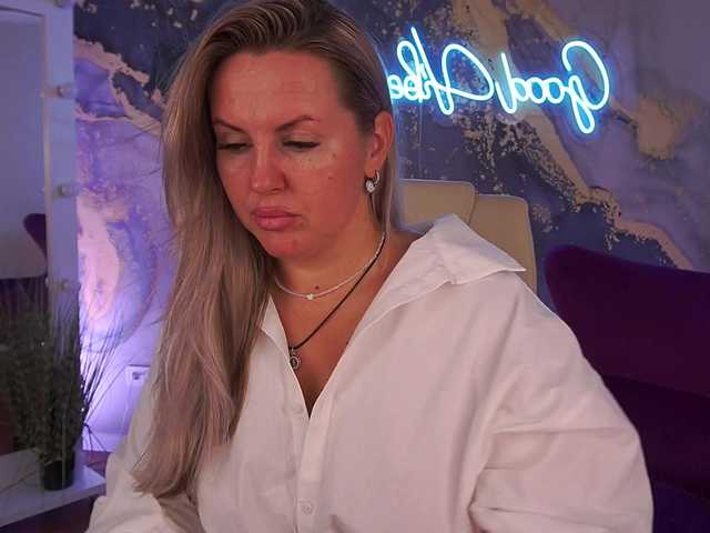 KiraCandyS live cam on BongaCams